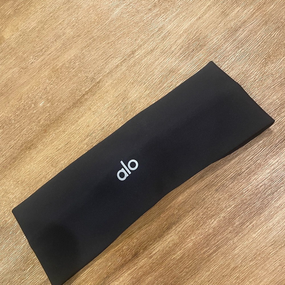 Black Alo Airlift headband